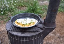 Een heerlijke pizza maken zonder oven, leuk in de tuin. Zelf pizza maken, panpizza